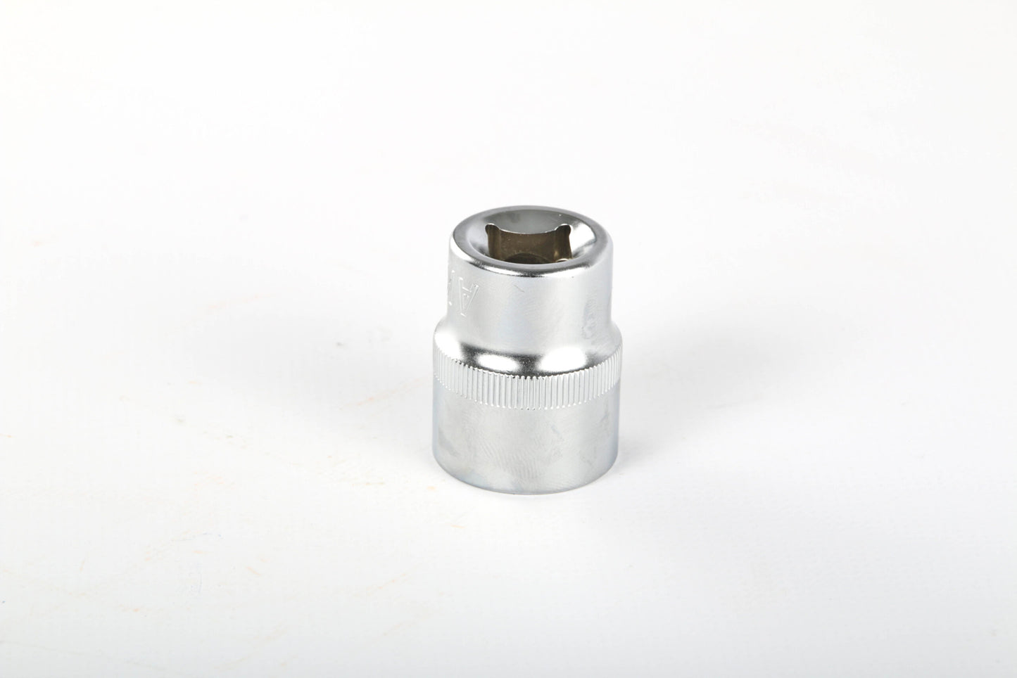 Douille 1/2″” n° 17 (12 pans-chrom- court ) ** AK