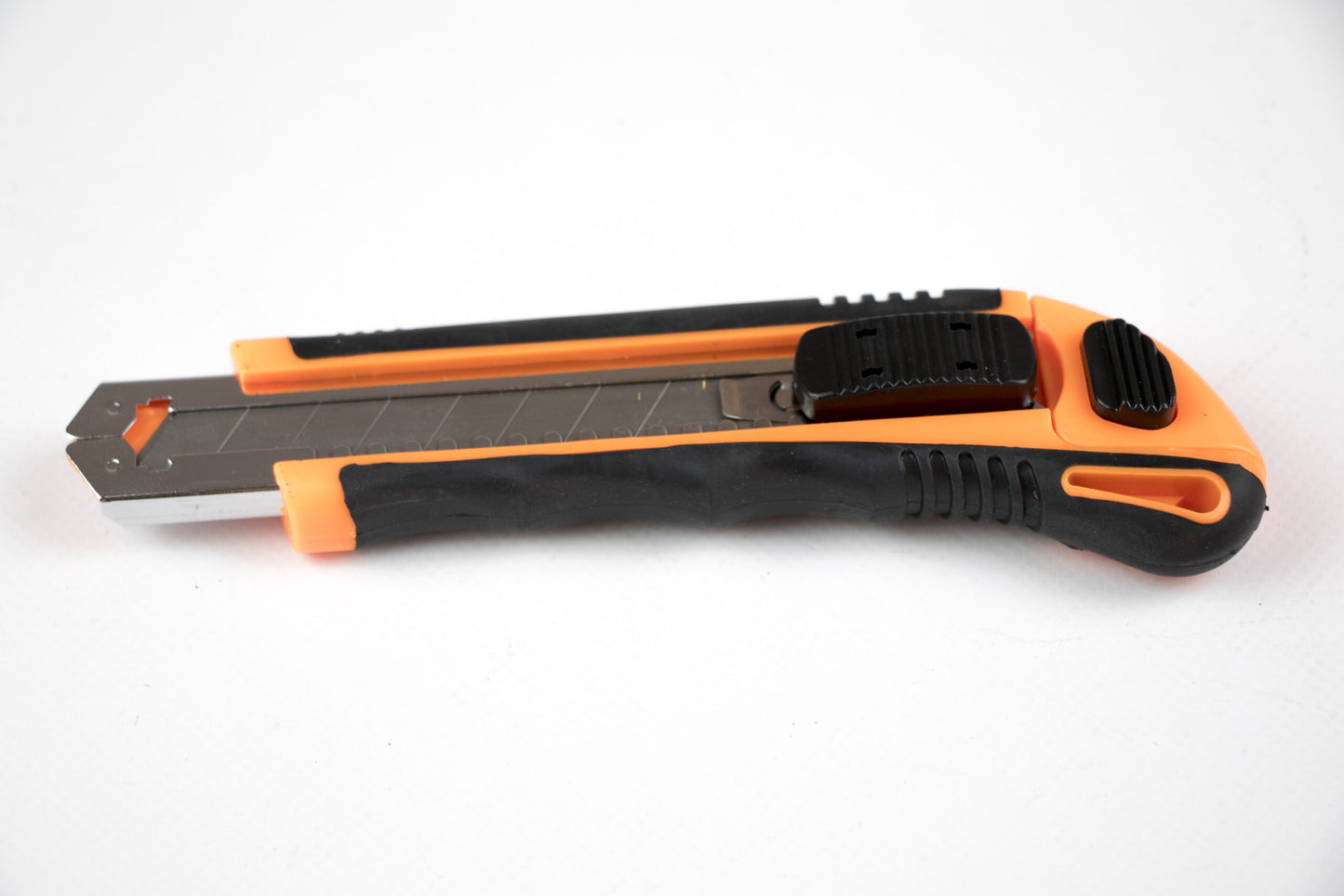 Cutter plastique gm ref: r1010343 // 03 lames – s/c (12 pcs) ** NTB