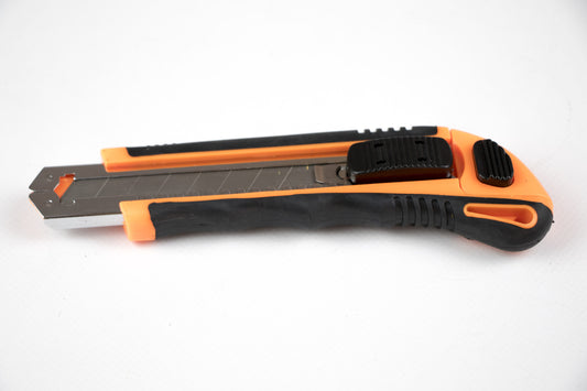 Cutter plastique gm ref: r1010343 // 03 lames – s/c (12 pcs) ** NTB